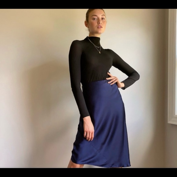 Aritzia Dresses & Skirts - Aritzia Wilfred Silk Skirt